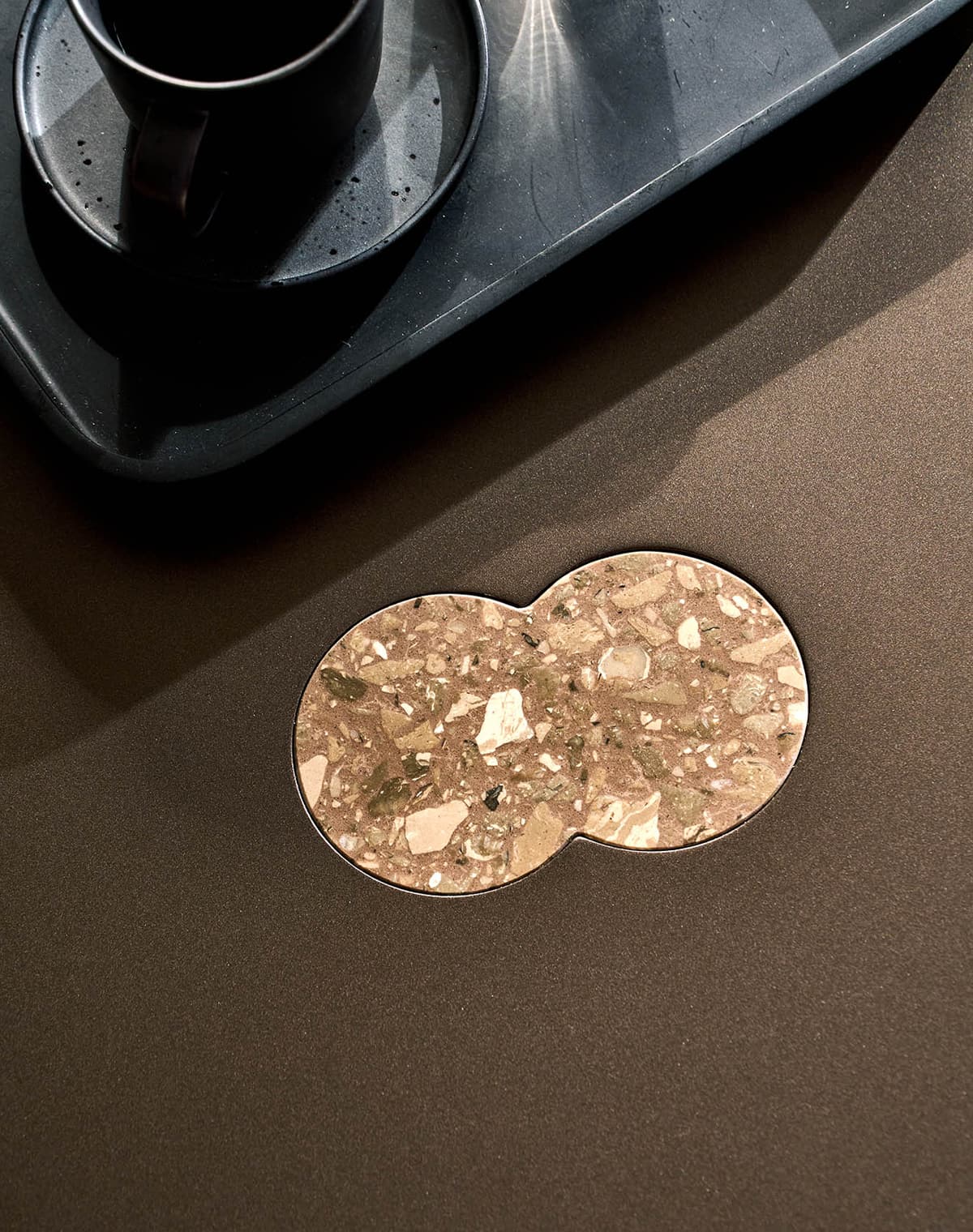 Runder Beistelltisch mit Terrazzo Inlay