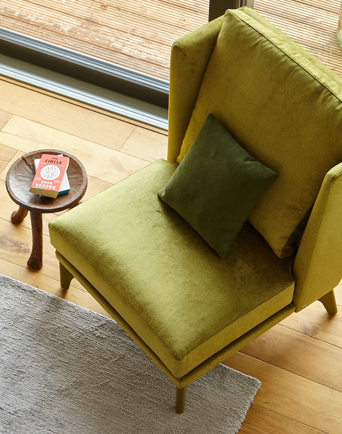 Sessel Polo Lounge in grün mit einem grünen Kissen