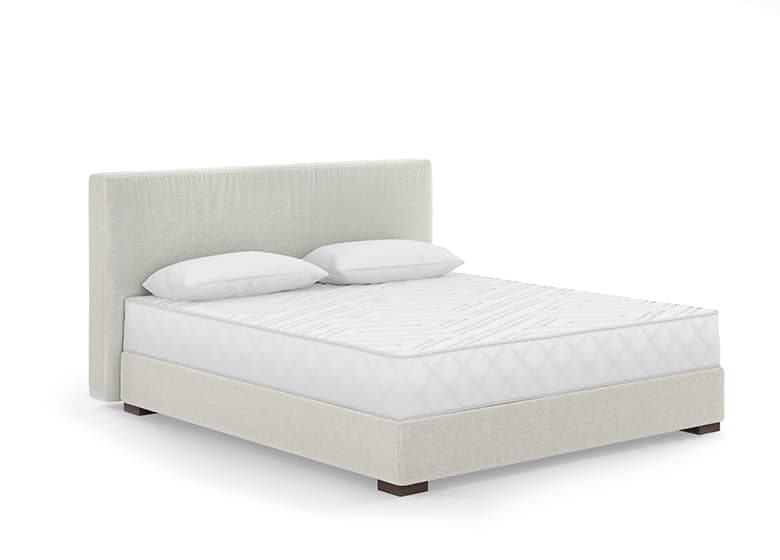 Freisteller eines bodennahen Boxspringbetts