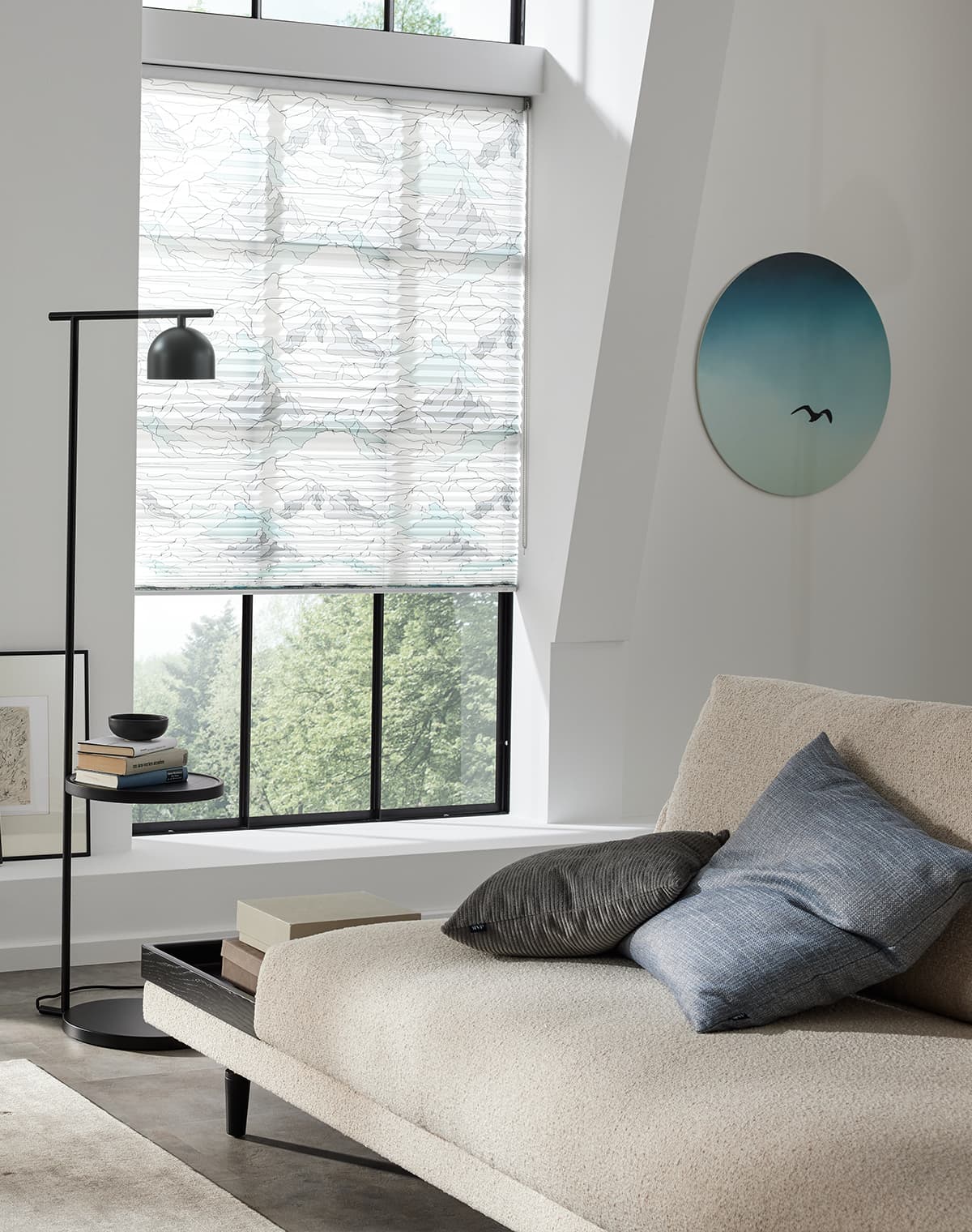 Plissee Glacier am Fenster im Wohnzimmer