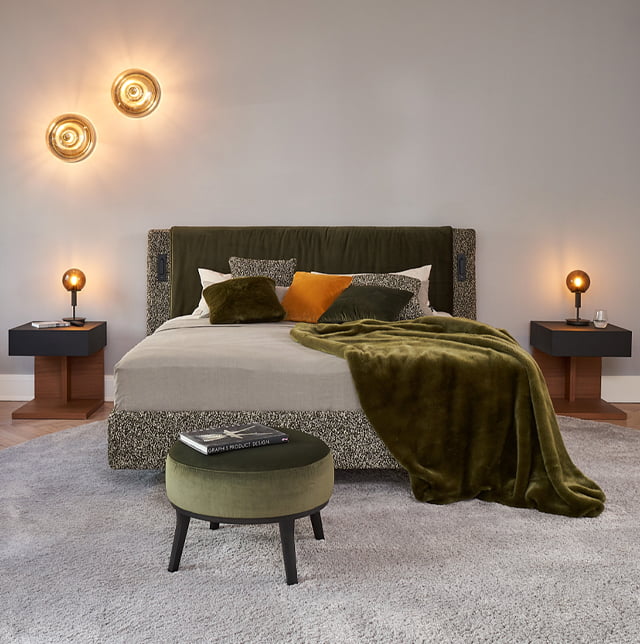 Grünes Polsterbett im Schlafzimmer