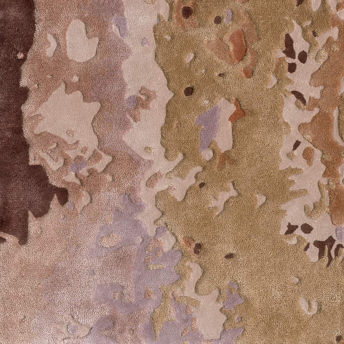 Teppich in rötlichen Farben