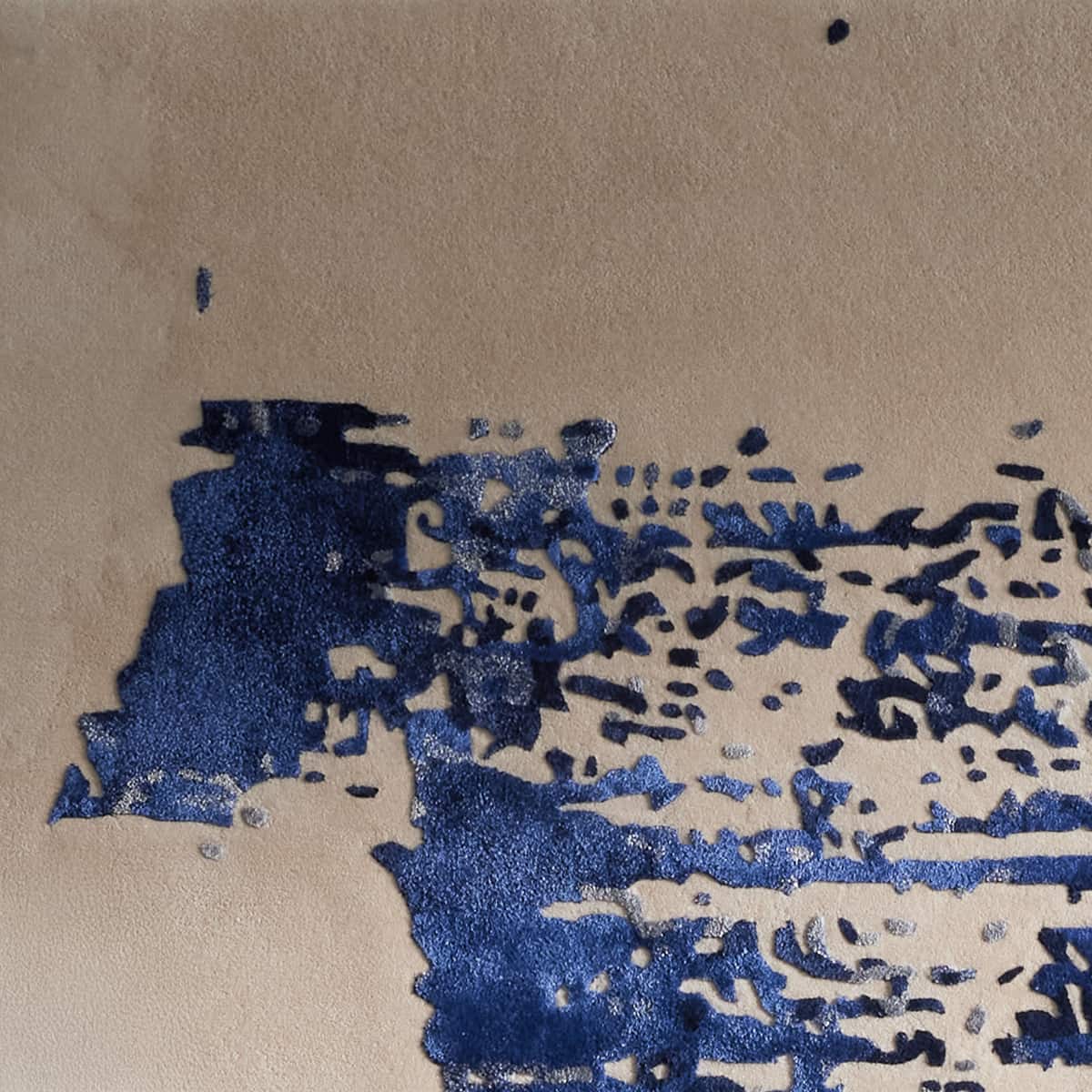 Beiger Teppich mit Blauen Muster