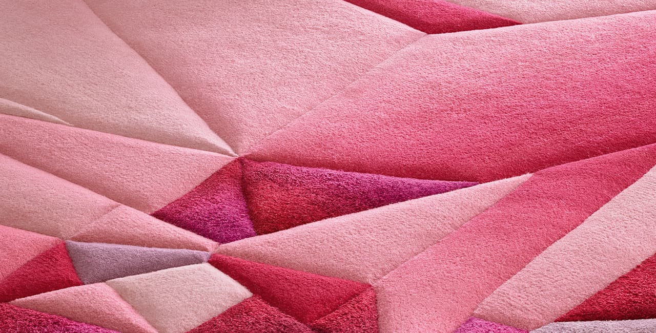 ründliches Teppichdesign in dem Look eines pinken Edelsteins