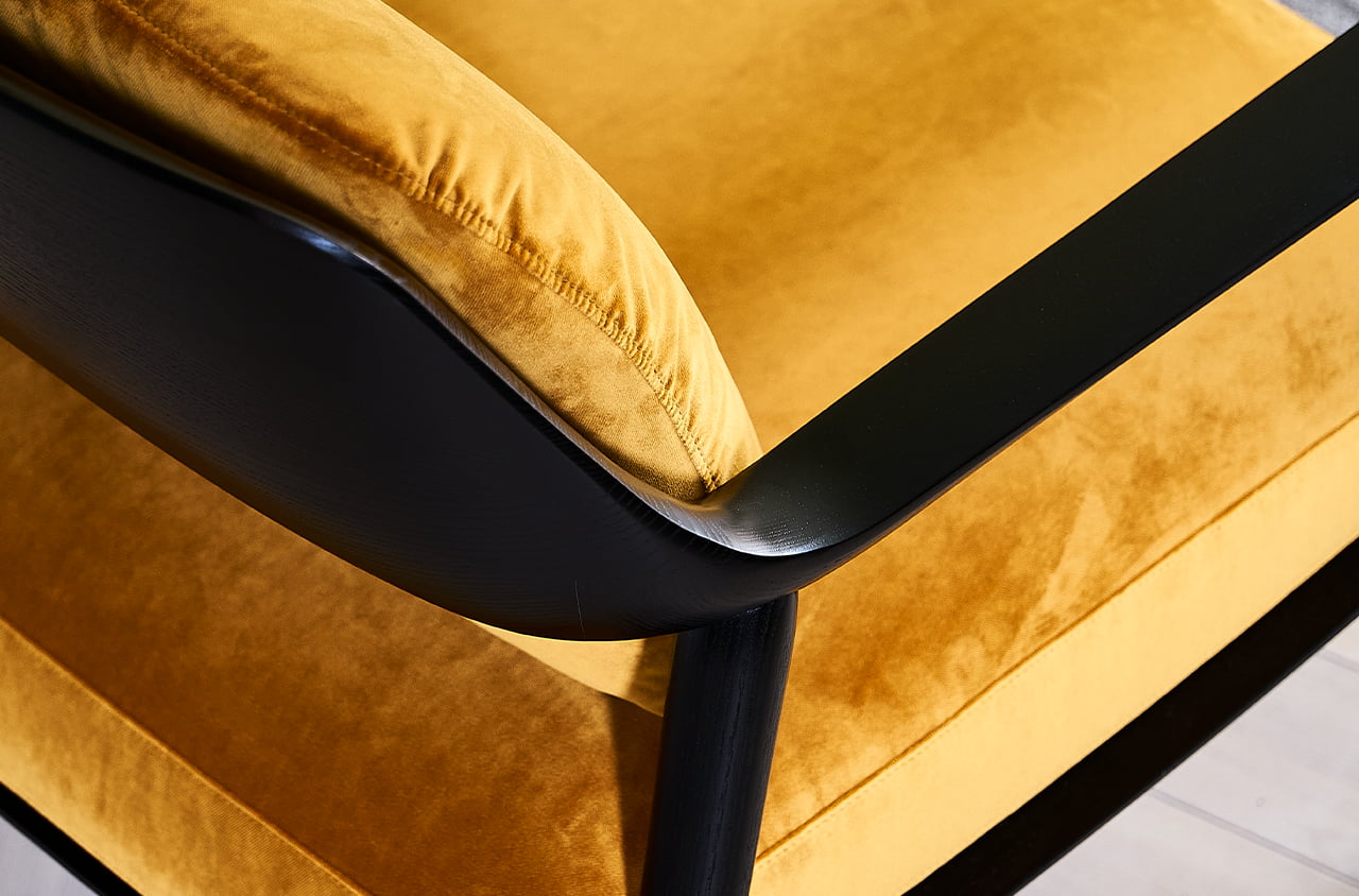 Sessel Gatsby in beige mit hellem Gestell