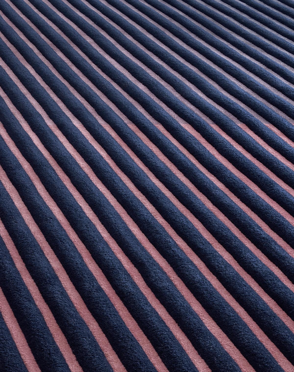 Teppich in blau und Pink mit Streifen