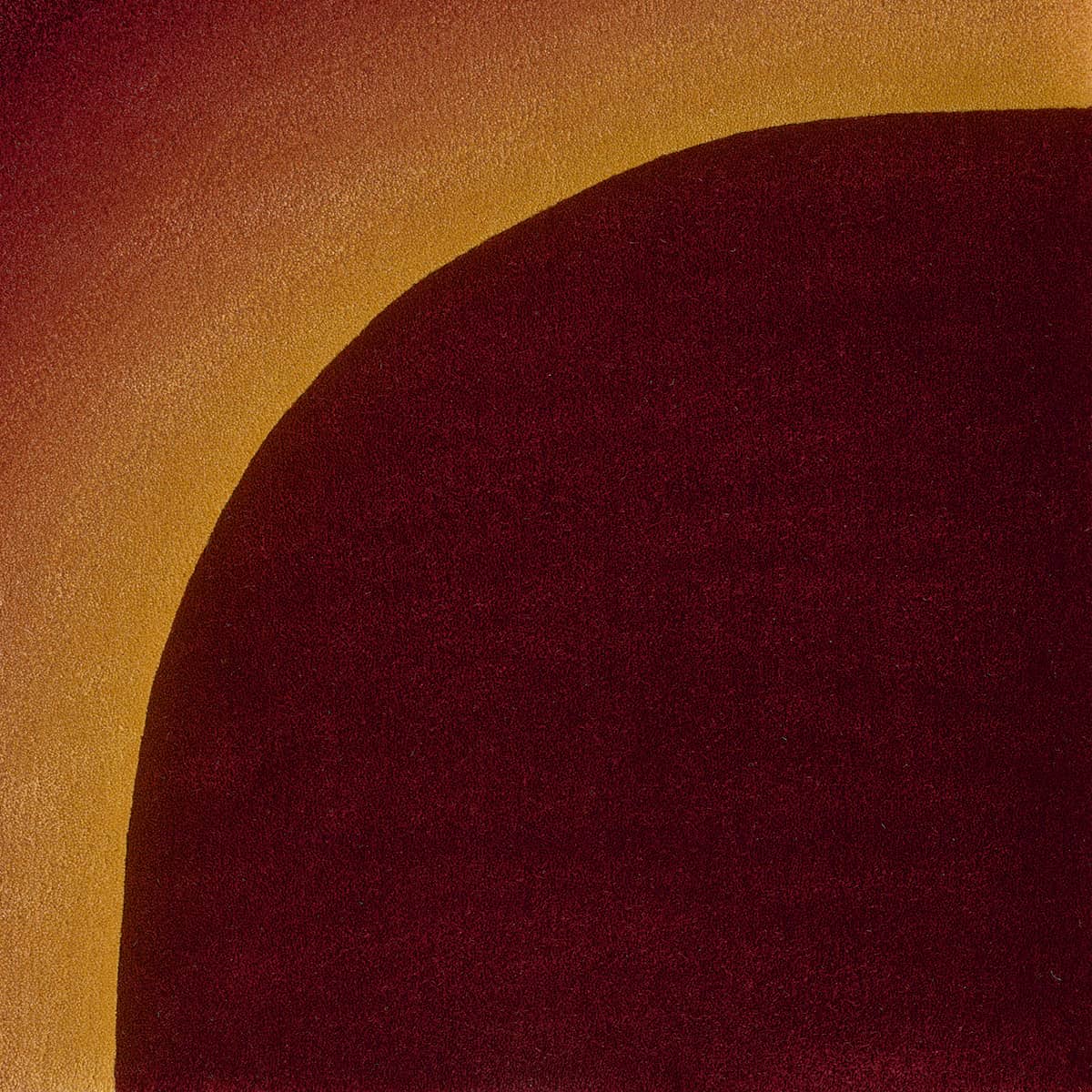 Dunkelroter Teppich Detailbild