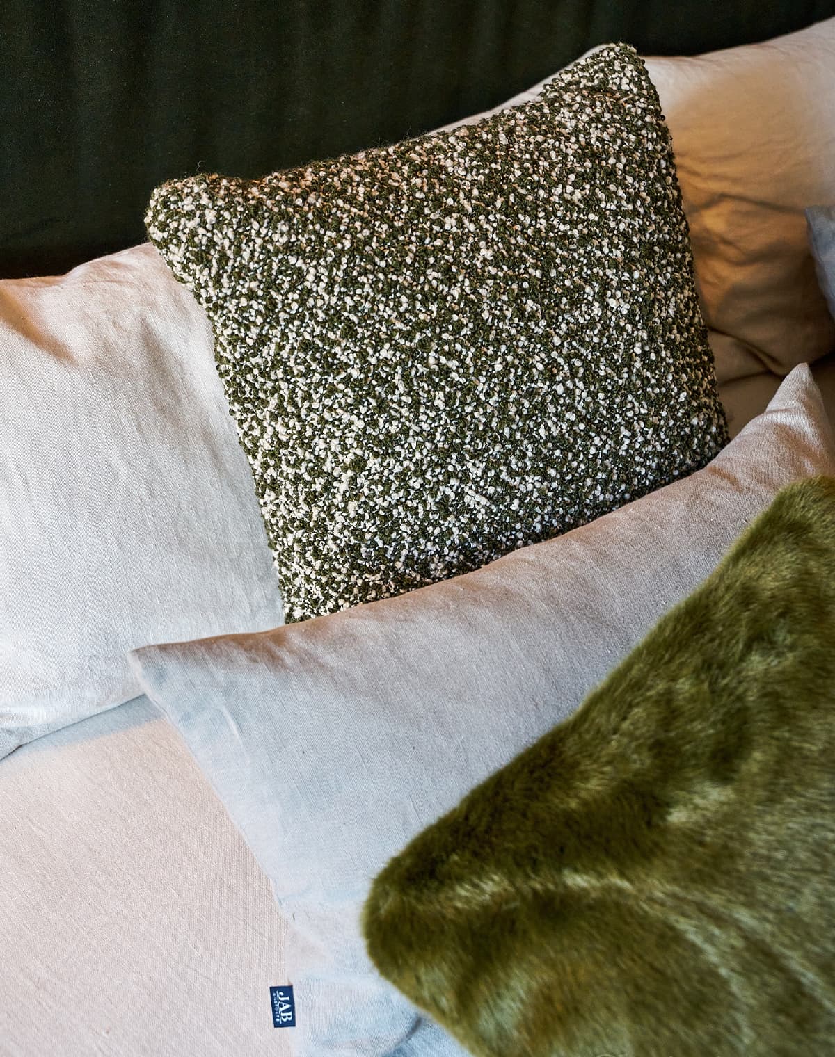 Bett Cloud Detailaufnahme von den Kissen, die auf dem Bett liegen